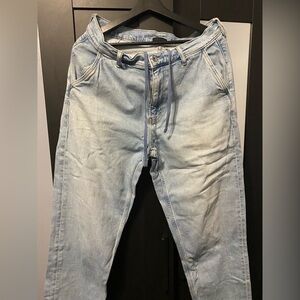 Uniqlo Men's Relaxed Light Blue Jeans